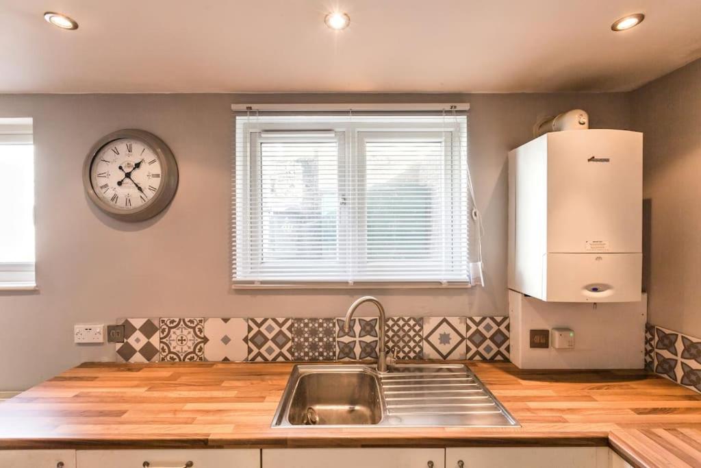 Charming Apartment In Deal Near The Beach & Town エクステリア 写真