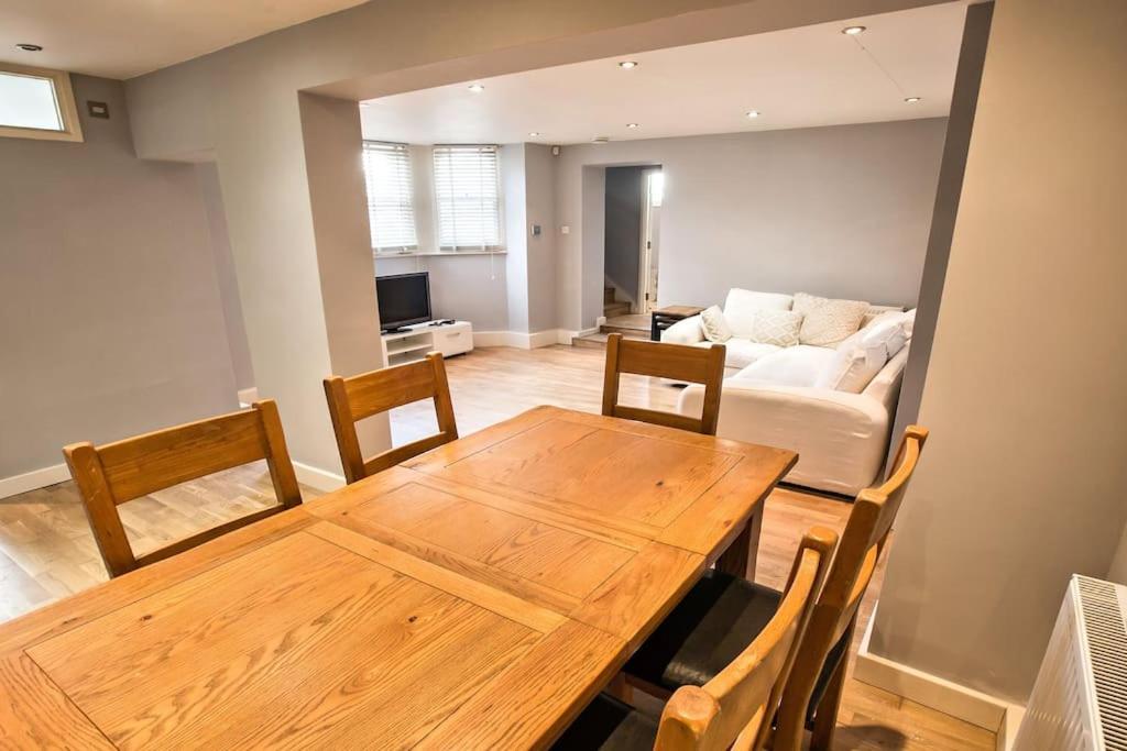Charming Apartment In Deal Near The Beach & Town エクステリア 写真